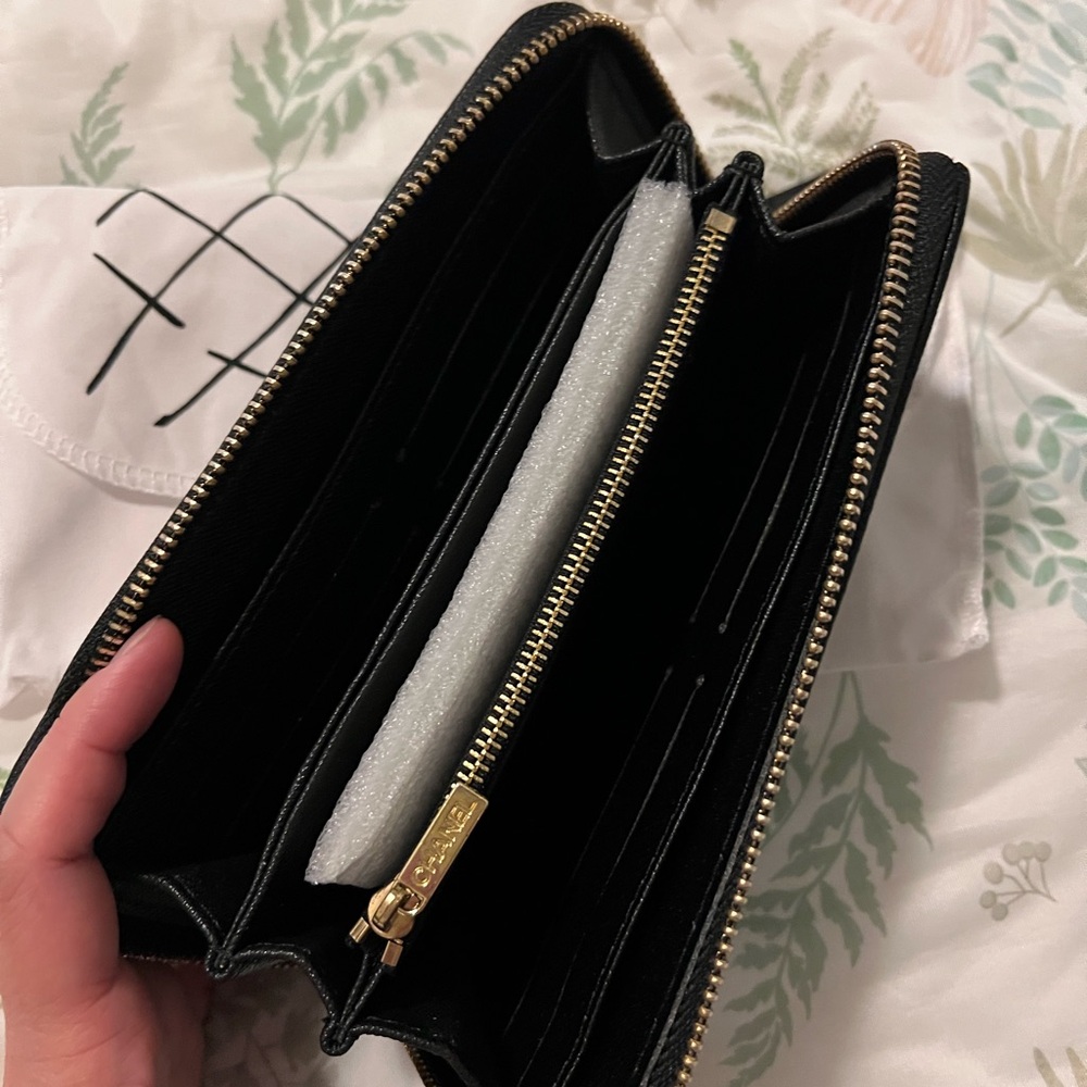 Source Unknown Black Quilted Zip Wallet - Picture 3 of 3